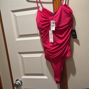 Express Body Contour M Bodysuit tank
Body Contour Collection. Compression.